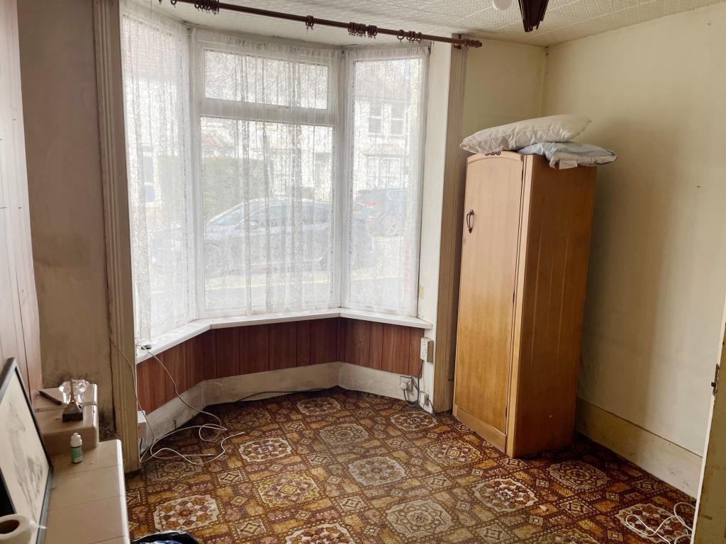 Lot: 65 - THREE-BEDROOM SEMI-DETACHED HOUSE FOR TOTAL REFURBISHMENT -